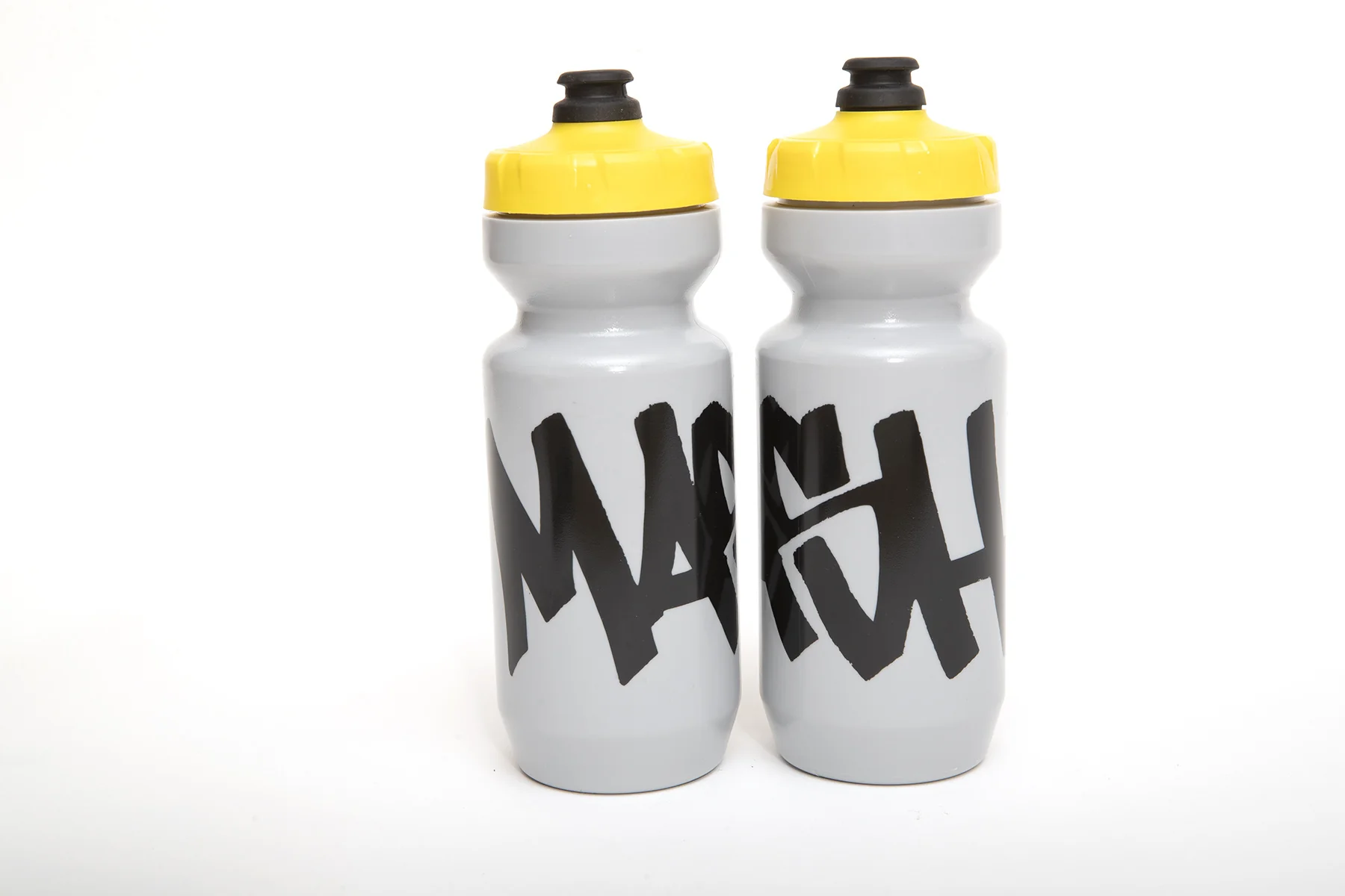 MASH Giant Wordmark 22oz Purist bottle - Image 2
